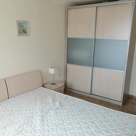 Monastery Seafront アパート